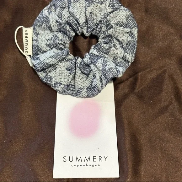 Cecile Summery Copenhagen Mio Hair Scrunchie in Doeskin Peacot - Picture 1 of 6